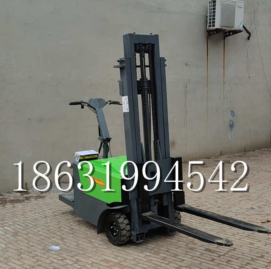 宁阳县优程全电动叉车插腿式堆高车液压装卸车1.5吨升高小型站驾式铲车